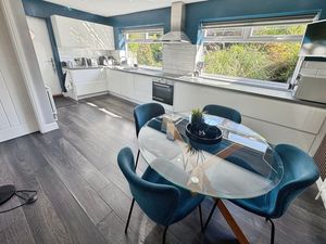 Dining Kitchen- click for photo gallery